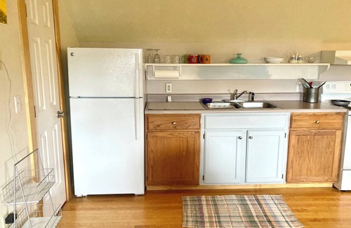 Middlebury Apartment | Quiet, sunny apartment with WiFi and southerly views in delightful Middlebury