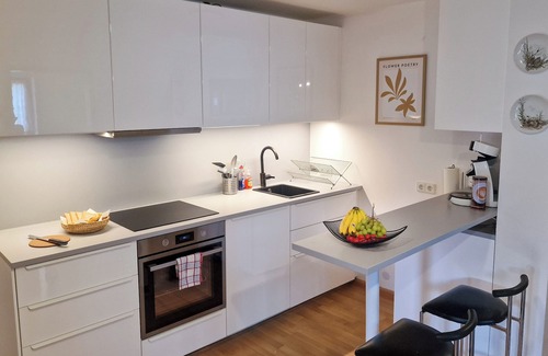 Titisee-Neustadt Apartment | Quiet, sunny location on the edge of the forest with garden, 10 minutes walk to the lake. New kitchen.