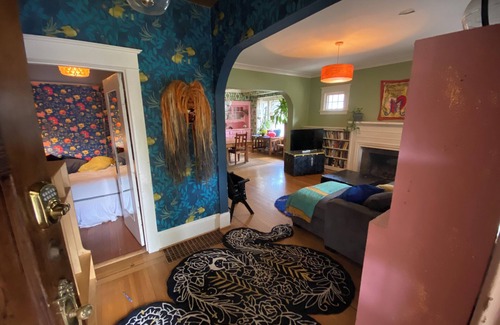 Sunnyside House | Quiet Sunnyside Bungalow in Ideal Location