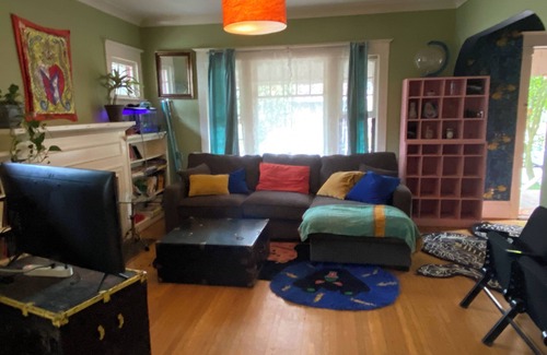 Sunnyside House | Quiet Sunnyside Bungalow in Ideal Location