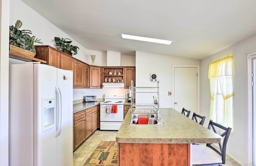 Tombstone House | Quiet Tombstone Retreat ~ 3 Mi to Historic Dtwn!