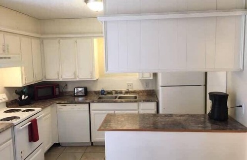 Lawton House | Quiet townhouse close to Fort Sill!