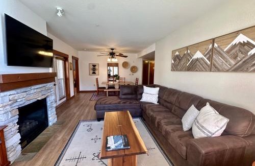 Mammoth Lakes House | Quiet, Updated, Corner Condo in the Village! Parking, Pool & Spa
