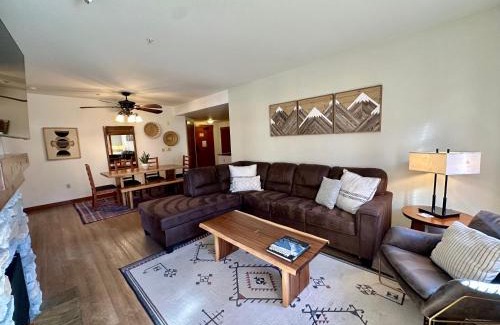 Mammoth Lakes House | Quiet, Updated, Corner Condo in the Village! Parking, Pool & Spa