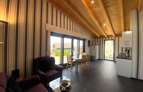 Kommerscheidt Apartment | Quiet vacation apartment by the pond with a unique view Pets allowed