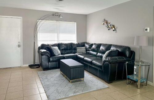 South Venice House | Quiet Venice Retreat with Private Lanai and Pool!