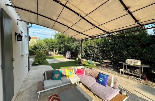 La Garde Villa | Quiet villa 10 minutes walk from the beach and close to town!