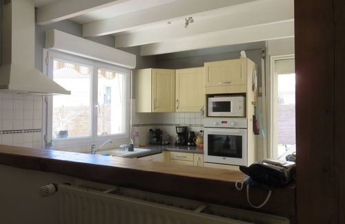 Longeville-sur-Mer House | Quiet villa with enclosed garden. Furnished 3*. Center 400 m away. Pets allowed