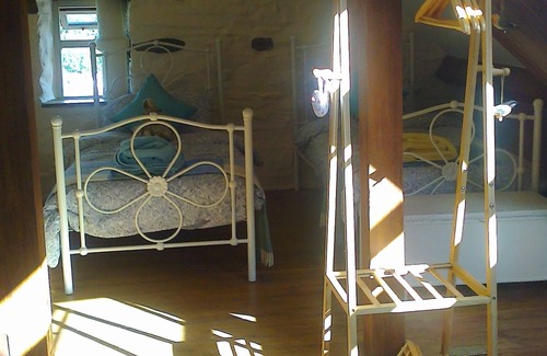 Glyn Ceiriog House | Quiet village just 4 miles from Llangollen, in lovely Ceiriog Valley