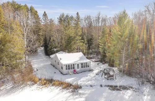 Carter House | QUIET WATERFRONT CABIN JUST FEET FROM THE FULL REC LAKE