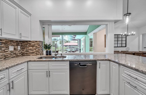 Apollo Beach House | Quiet Waterfront Luxury!