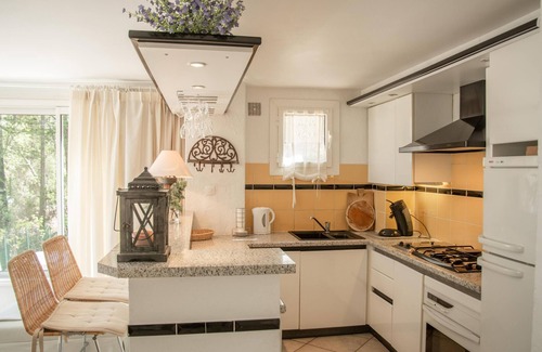 Frejus House | Quietly located villa with shared pool