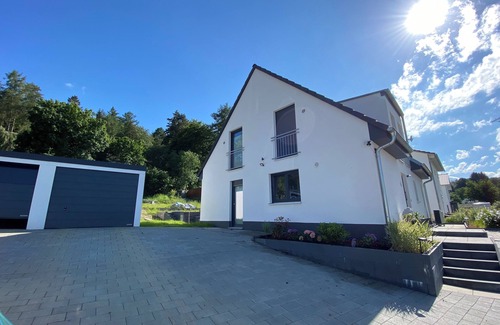 Mauloff House | Quietly situated house in the Taunus