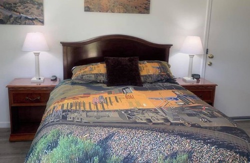 Keene House | "Quinn"tessential RailFan Accommodations 4 People 13& up.n2 Bedroom, 1 Bathroom