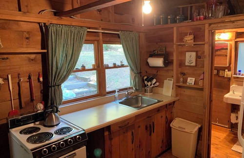 Readfield Cabin | Quintessential 2-bedroom cabin steps from Maranacook Lake in charming Readfield