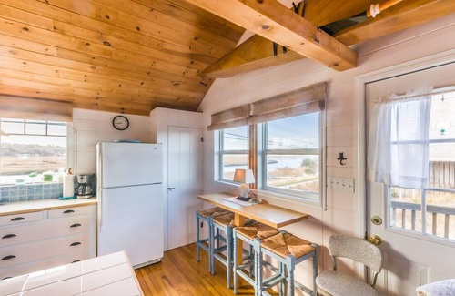 East Sandwich Cottage | Quintessential Cape Cod Beach Cottage! Located on the water at Spring Hill Beach