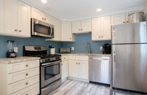 Chatham House | Quintessential Cape directly on the Cape Cod Rail Dog Friendly
