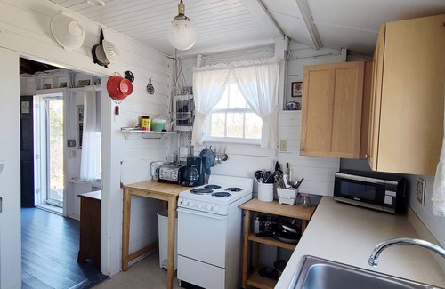North Truro House | Quintessential Cape Cottage-A/C, Only 0.7 MI to Cold Storage Beach on Cape Cod Bay