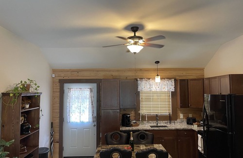 Conyers Cabin | Quintessential escape to a log cabin!