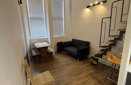Gifford Apartment | Quirky flat beside Holyrood Park and Arthur’s Seat