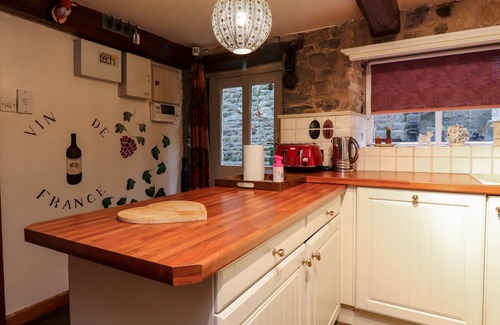 Preston Cottage | QUIRKY IN CHIPPING, pet friendly, with open fire in Chipping