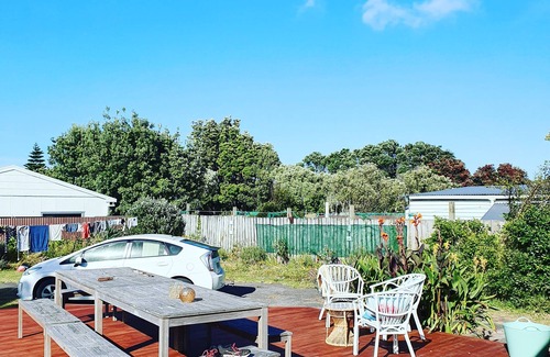 Opunake House | Quirky, spacious, family bach near the beach in Opunake