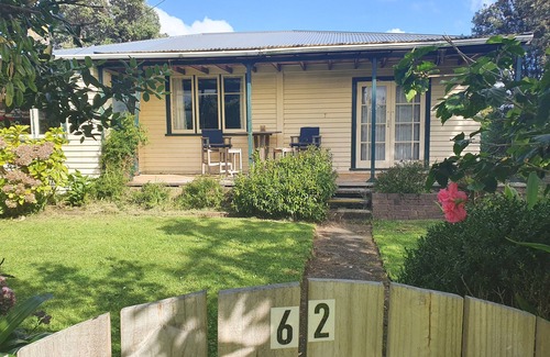 Opunake House | Quirky, spacious, family bach near the beach in Opunake