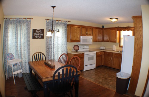Sloans Valley Cabin | Quite Cabin in Lake Cumberland Resort Burnside, KY. Screened Porches & Hot Tub