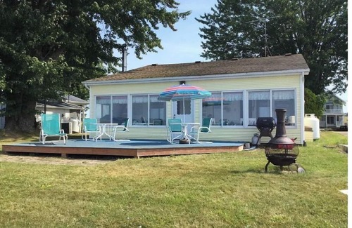 Town of Somerset House | Quite Enjoyable Lake Ontario with million dollar sunset/No pets