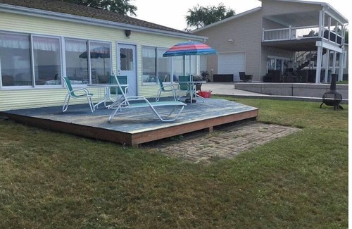 Town of Somerset House | Quite Enjoyable Lake Ontario with million dollar sunset/No pets