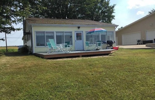 Town of Somerset House | Quite Enjoyable Lake Ontario with million dollar sunset/No pets