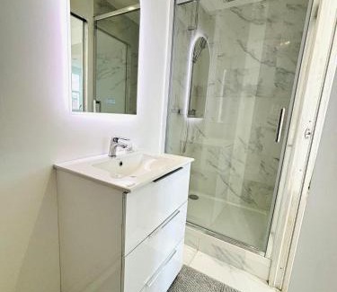 Quartier Saint-Ambroise Apartment | République rue des bluets Paris