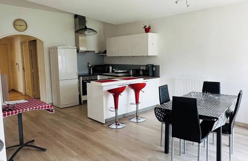 Aix-les-Bains Apartment | Résidence 3* bord du lac, logement T3 piscine spa