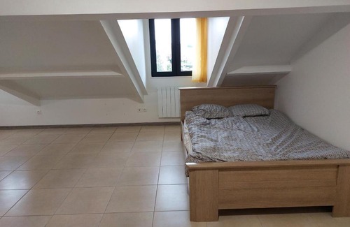 Longjumeau Apartment | Résidence de la gare, grand studio meublé