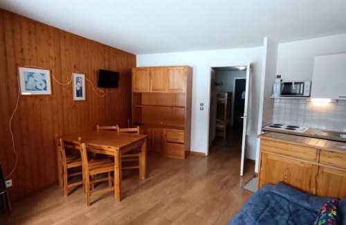 Montgenevre Apartment | Résidence Ferme D'augustin - Batiment D - Appartement 4/6 personnes - Skis aux pieds MAE-9154