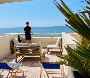 Sete Apartment | Résidence la Corniche appartement rénové de 66m2 pleine vue mer!