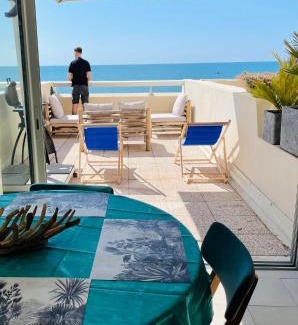 Sete Apartment | Résidence la Corniche appartement rénové de 66m2 pleine vue mer!