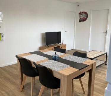 Venissieux Apartment | Résidence Pelloutier Appartement E