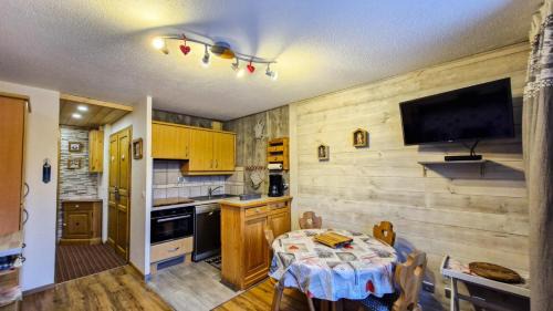 Flaine Apartment | Résidence Sagittaire - Appartement rénové avec balcon · Centre station MAE-7398