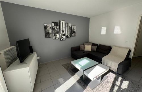 Serris Apartment | Rêve By Dream Apartments