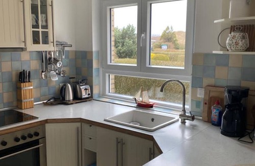 Borkum Apartment | Rückzug in die Natur: Gemütliche Ferienwohnung an den Borkumer Dünen