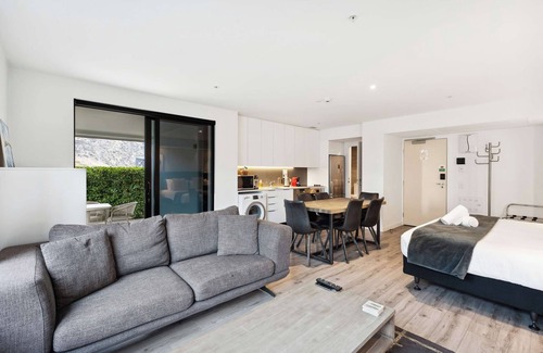 Arthur's Point Apartment | Rēhia at La residence du Parc