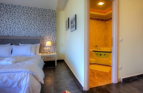 Haniotis Villa | R 1257 Elegant Villas - Superior Sea View Villa - Garden View - Outdoor Jacuzzi & XBOX on request