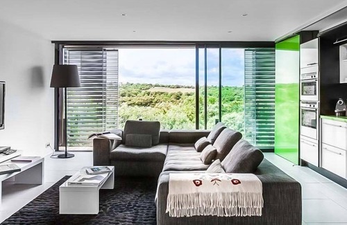 Venasque Villa | R 5041 Villa Arabella with Table Tennis, Dining Facilities & Microwave.