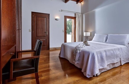 Malevizi Villa | R 854 Villa Large Private Infinity Pool ,Gym ,Vegetable Garden