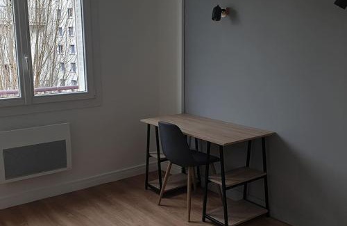 Quartier des Eaux-Claires Apartment | R'Apparts T2 Duplex Urbain