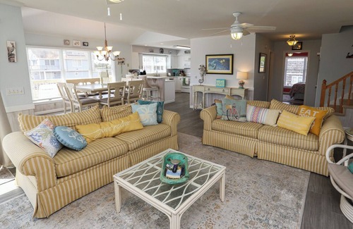 Kitty Hawk House | R Escape - 4 BR Semi-Oceanfront TownHome w/Community Pool access