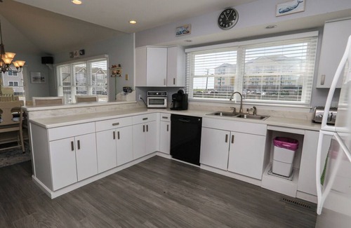 Kitty Hawk House | R Escape - 4 BR Semi-Oceanfront TownHome w/Community Pool access