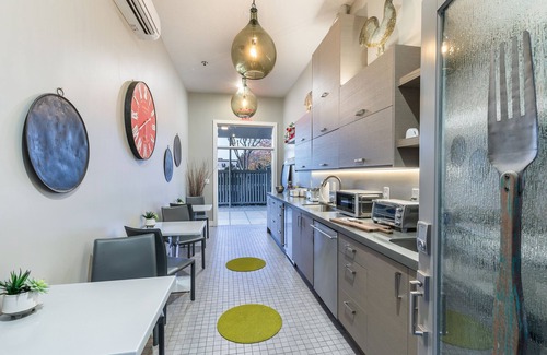 Downtown Napa Bed & Breakfast | R Inn Napa