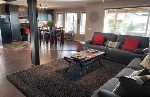 Sage Hill House | R&R Executive Suite, Private Entrance, Sleeps 4, Hot Tub with pond/green view